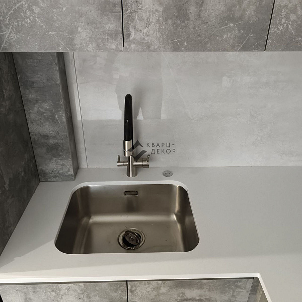 Столешница из кварцевого агломерата Vicostone BQ 100 3